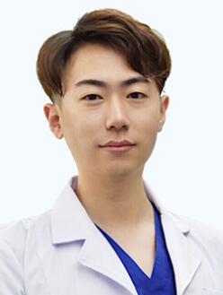 上海汇尚口腔门诊部初硕