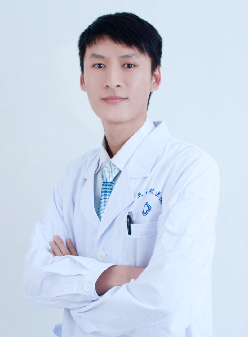 海南眼视光学中心门诊部向亚东