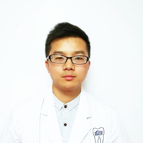 阜阳爱齿口腔门诊部蒋成坤