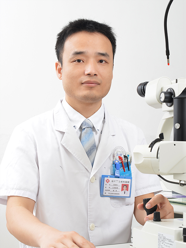 福州东南眼科医院吴国玮
