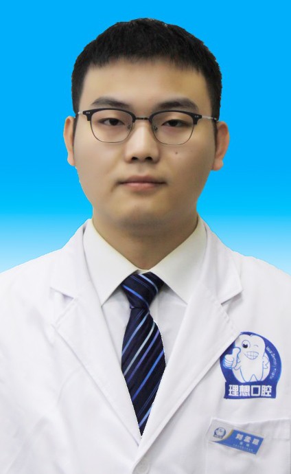 重庆理想口腔医院刘孟昆