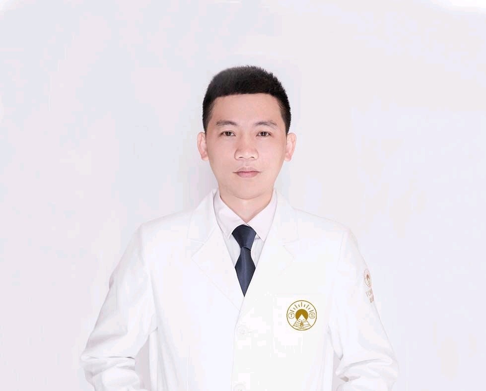 重庆张辉医疗美容诊所李少雄